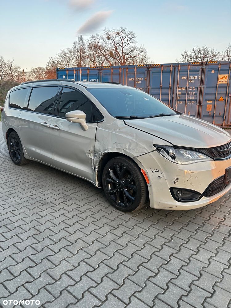 Chrysler Pacifica - 9