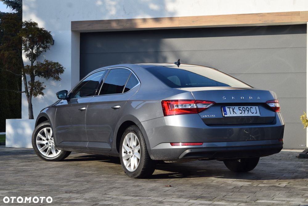 Skoda Superb 1.5 TSI Sportline DSG - 32