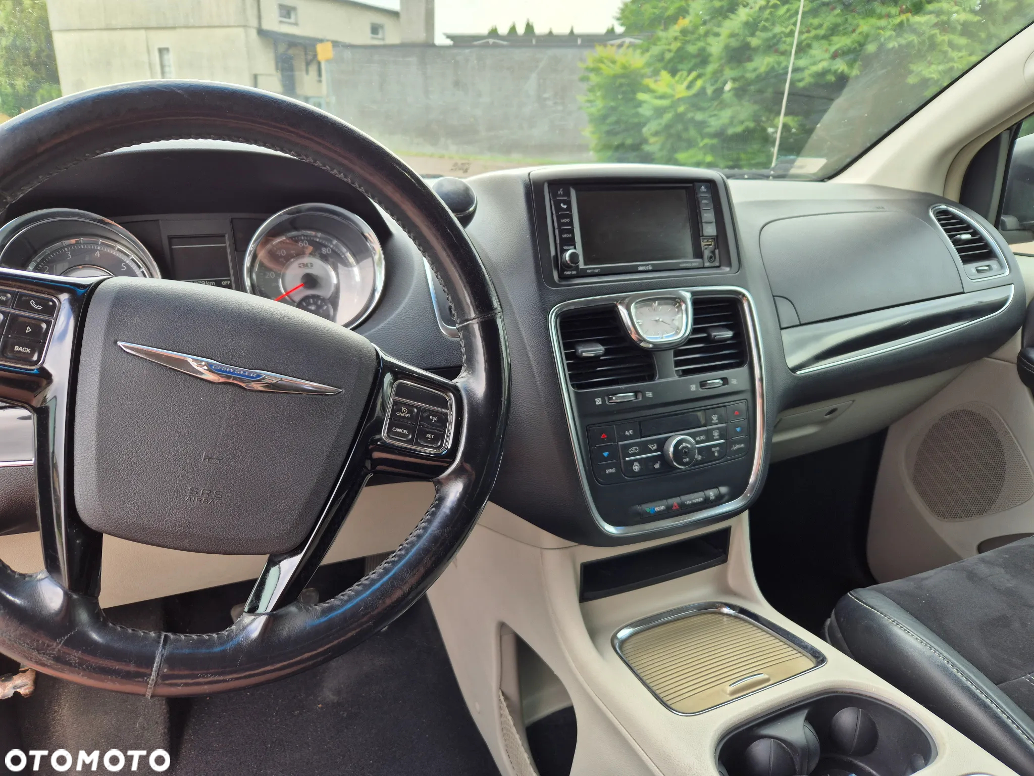 Chrysler Town & Country 3.6 Limited - 9