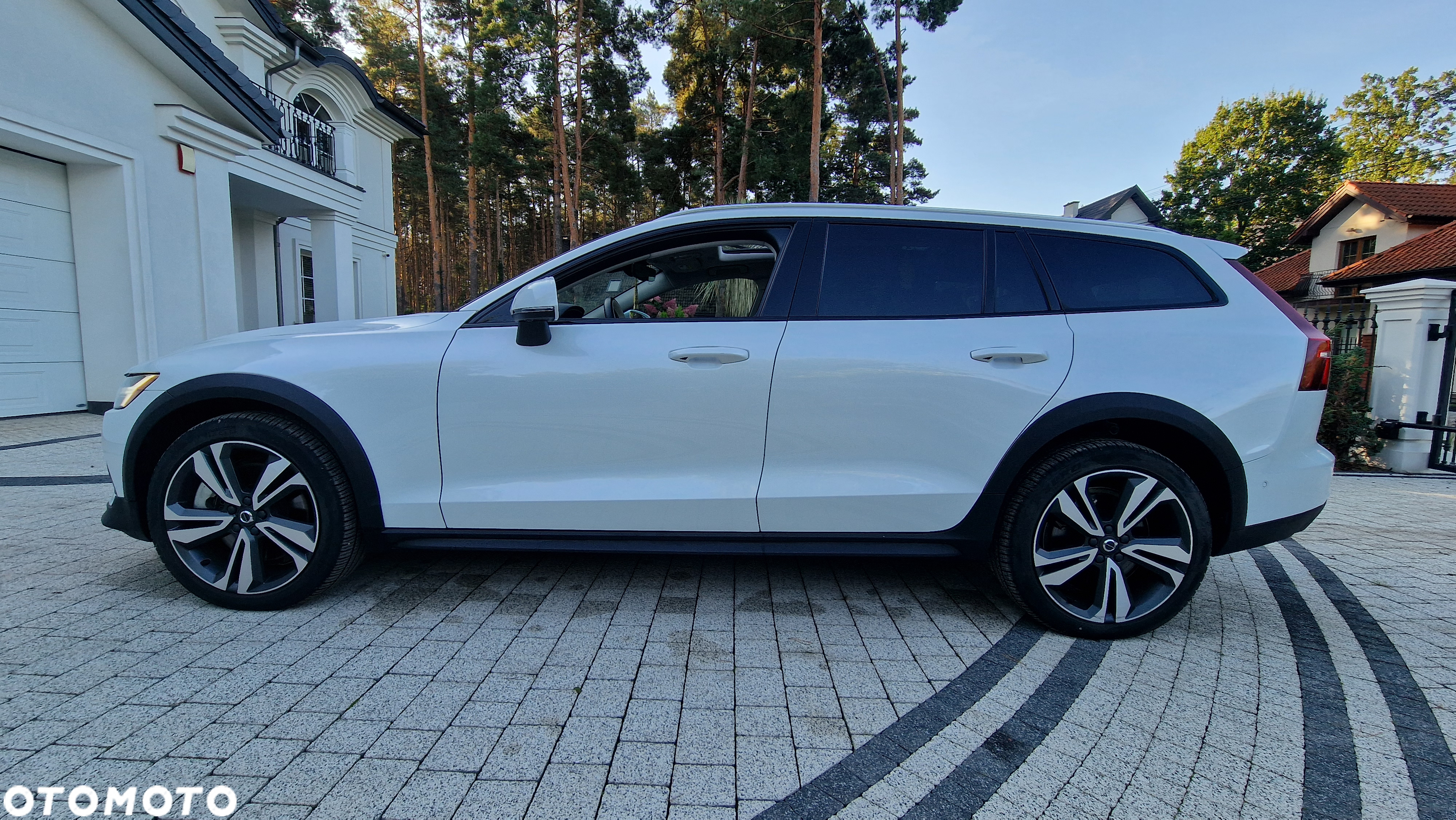Volvo V60 Cross Country B5 B AWD Plus - 9