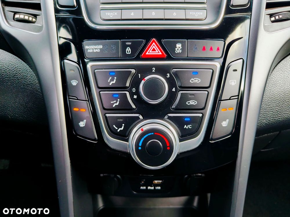 Hyundai i30 blue 1.6 GDI Passion - 32