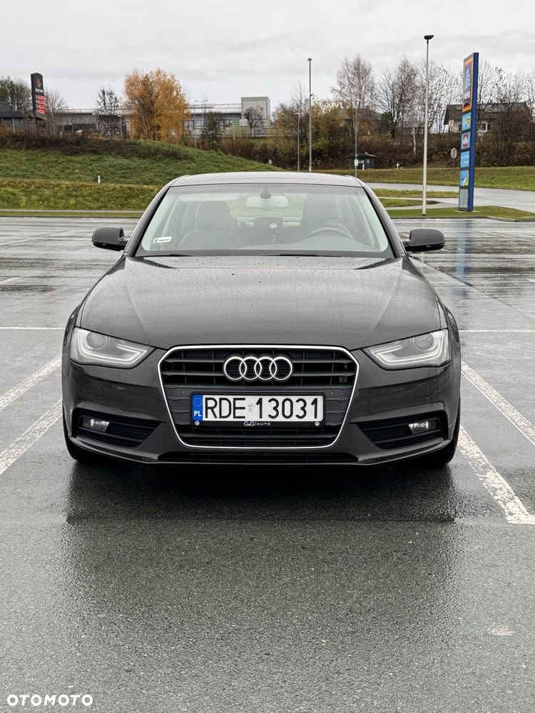 Audi A4 Limousine - 1