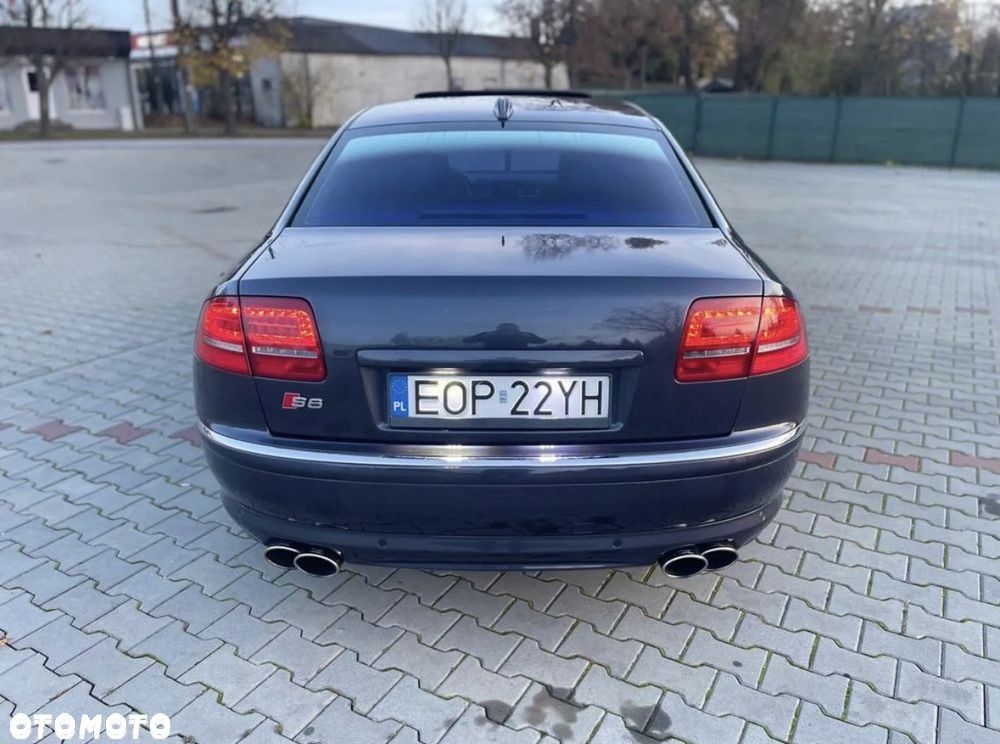 Audi A8 4.2 L Quattro - 10