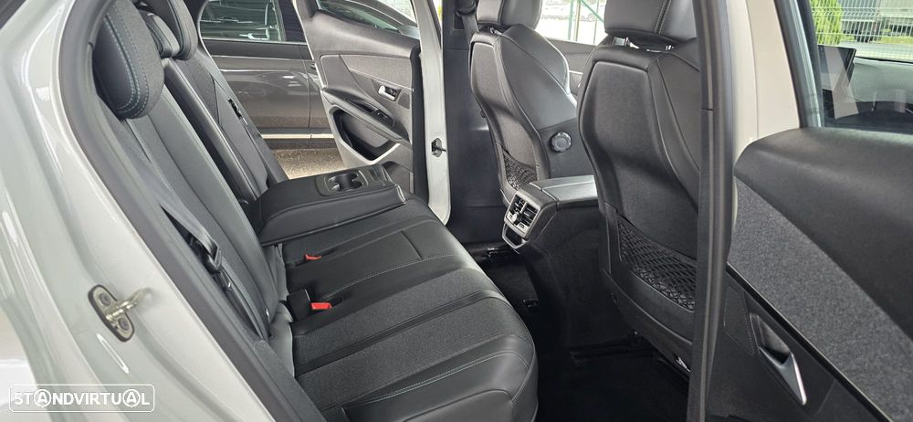 Peugeot 3008 1.6 Hybrid Allure e-EAT8 - 24