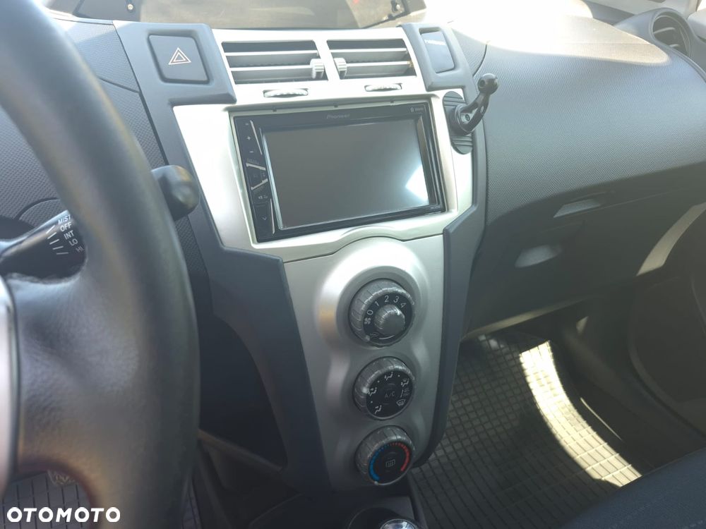 Toyota Yaris 1.4 D-4D Prestige - 8