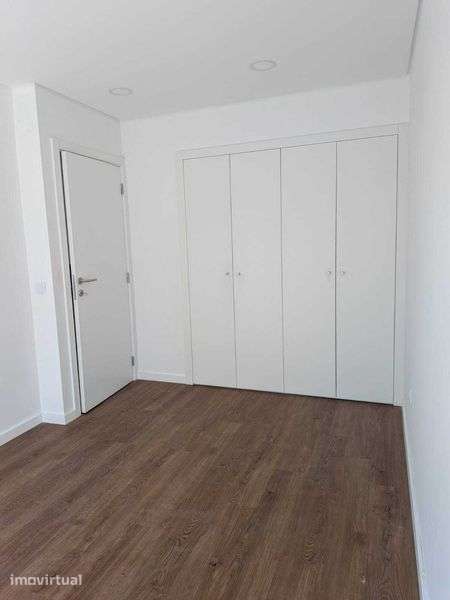 T2 no Centro de Tomar – Totalmente Remodelado, com Elevador e AC - Grande imagem: 2/9