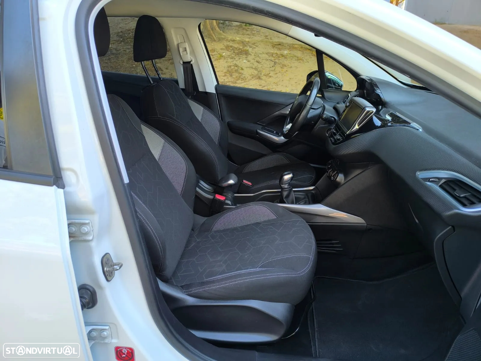 Peugeot 2008 1.2 PureTech Style - 18