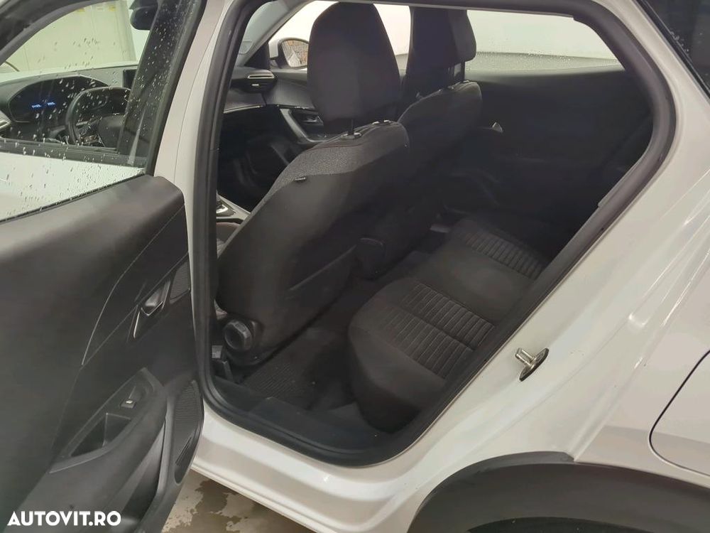 Peugeot 2008 PureTech 130 EAT8 Active - 4