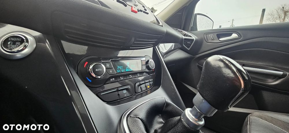 Ford Kuga 2.0 TDCi 2x4 Titanium - 17