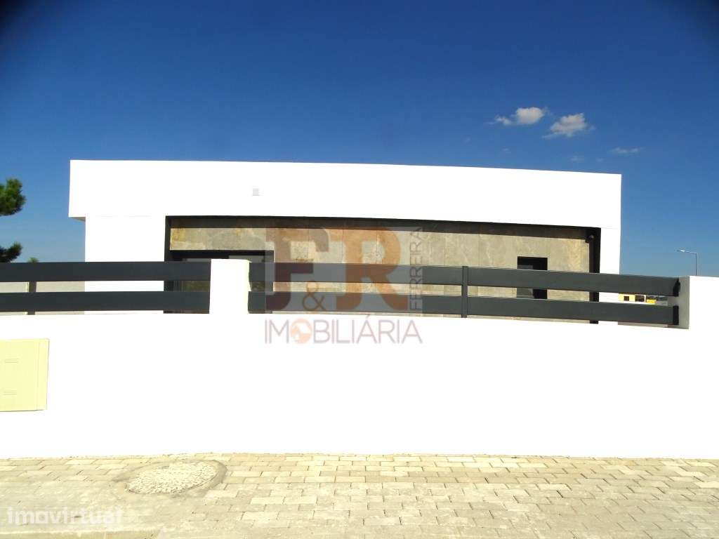 Moradia Isolada Térrea T3 com piscina e garagem Azeitão - Grande imagem: 2/41