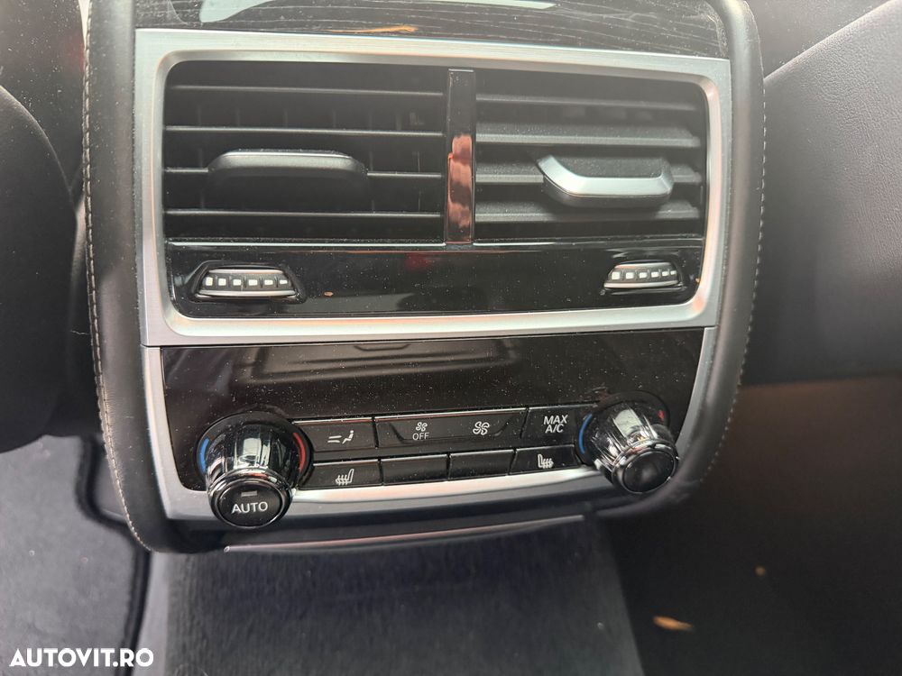 BMW Seria 7 730Ld xDrive - 24