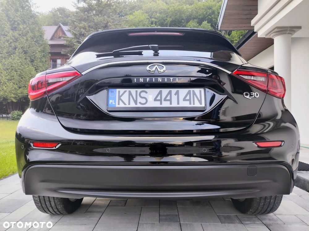 Infiniti Q30 1.5d Premium City Black - 10