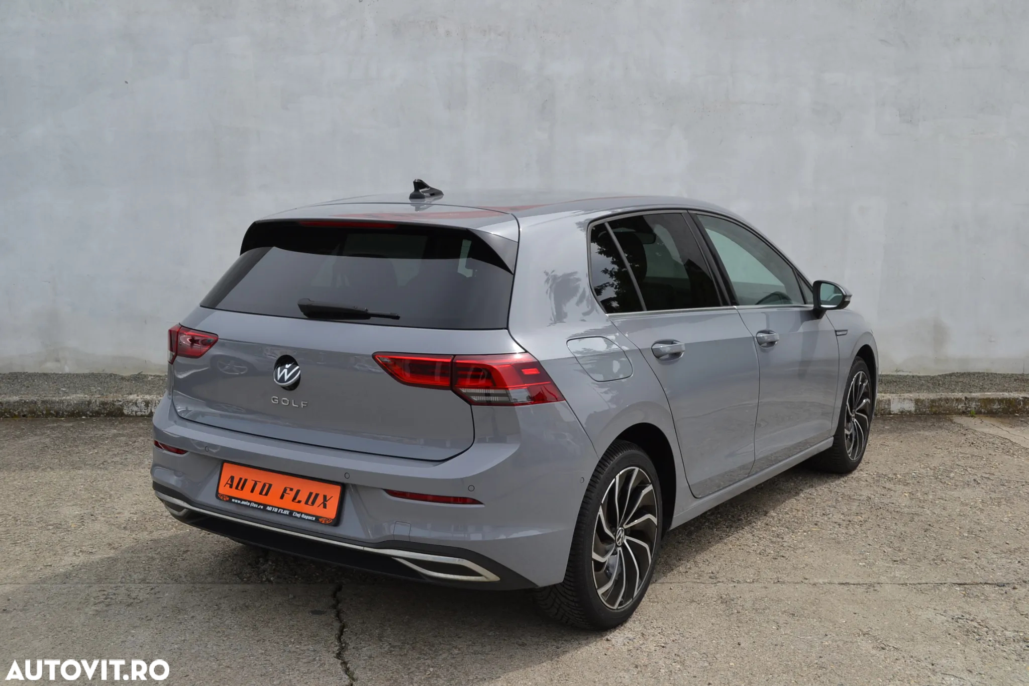 Volkswagen Golf - 6