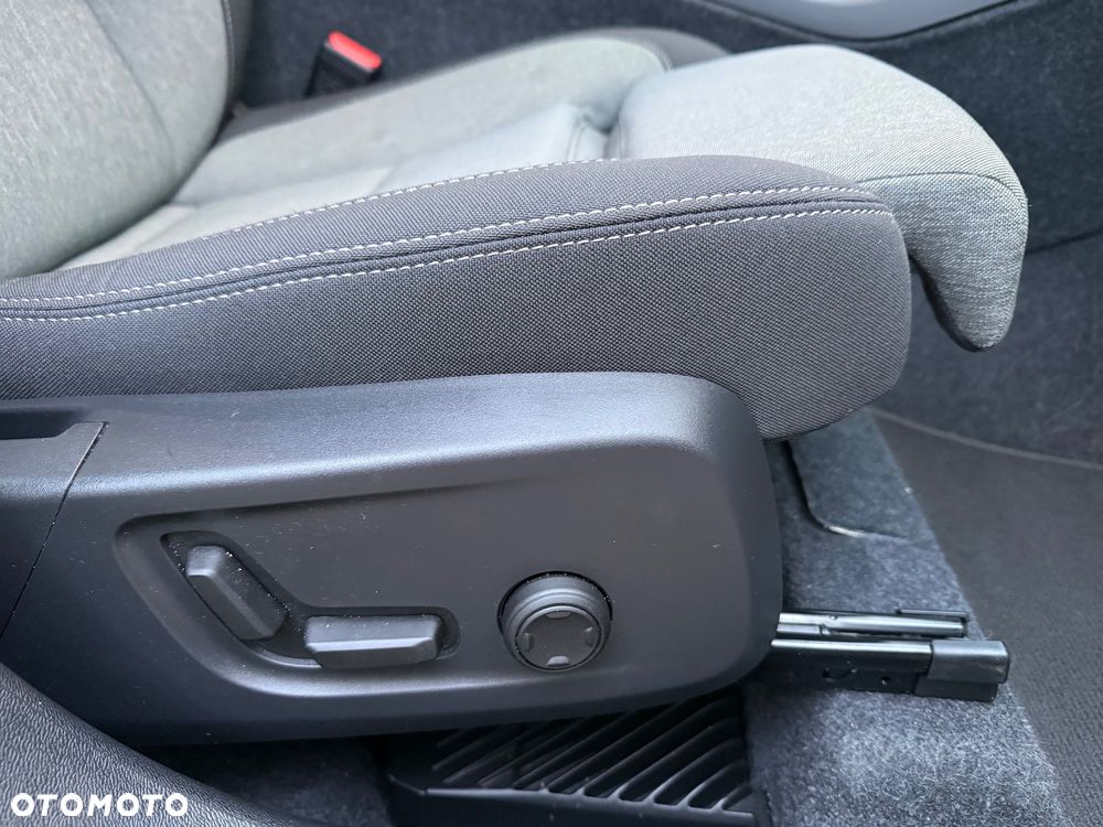 Volvo XC 40 B4 B DKG Plus Dark - 34