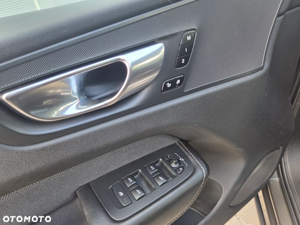 Volvo XC 60 B4 D AWD Geartronic RDesign - 39