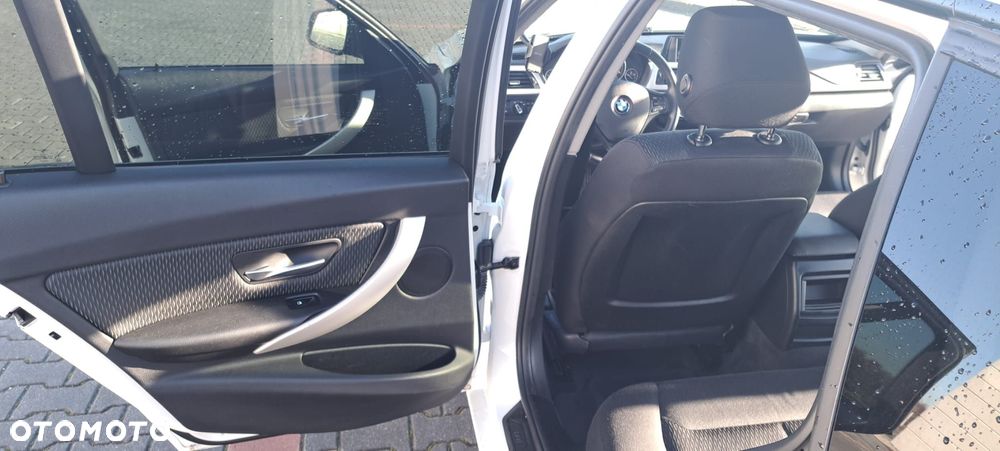 BMW Seria 3 318d - 14