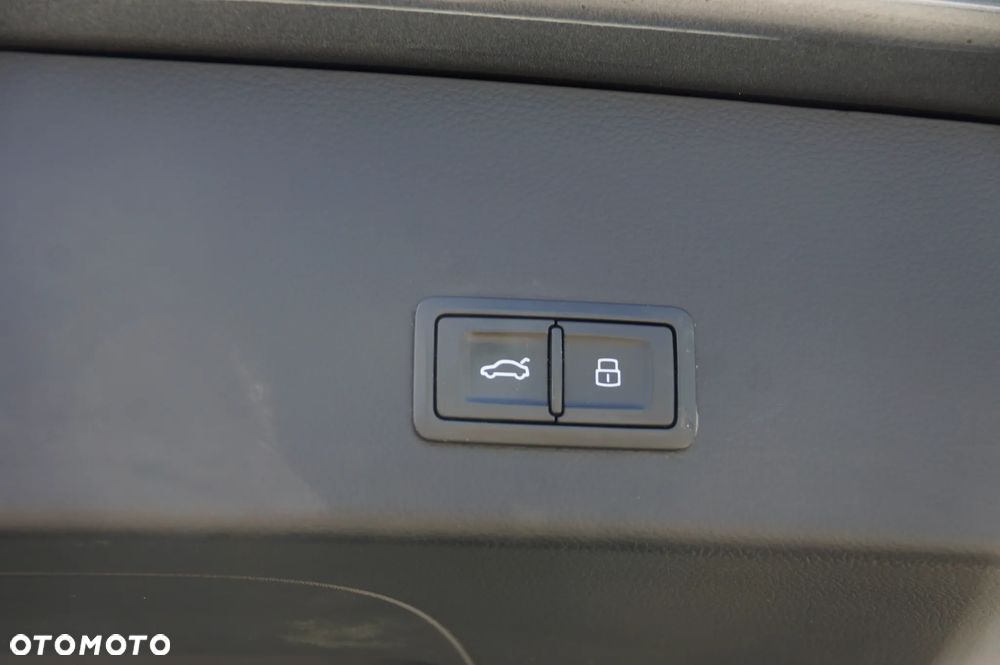 Audi A6 Avant 2.0 TDI quattro S tronic - 32