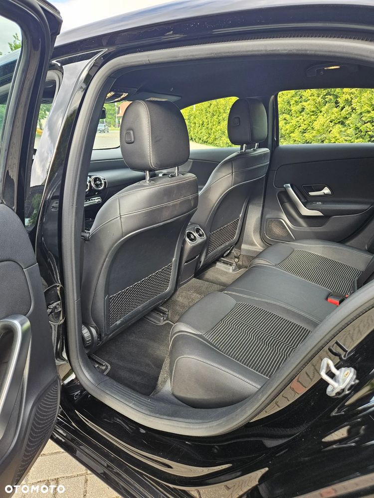 Mercedes-Benz Klasa A 180 Progressive 7G-DCT - 22