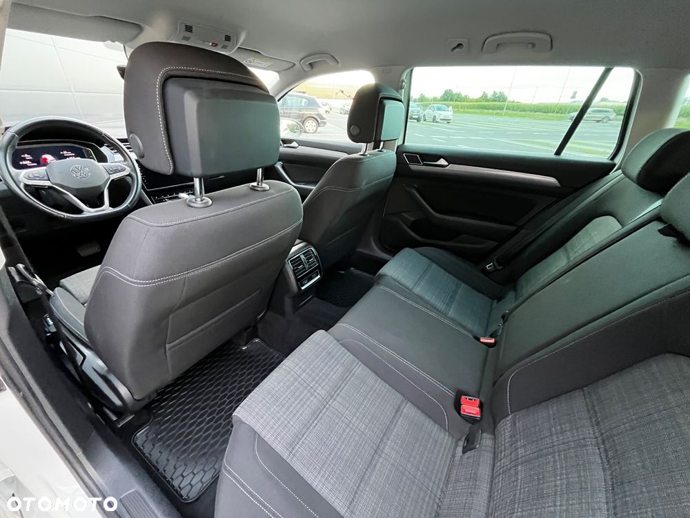 Volkswagen Passat - 12