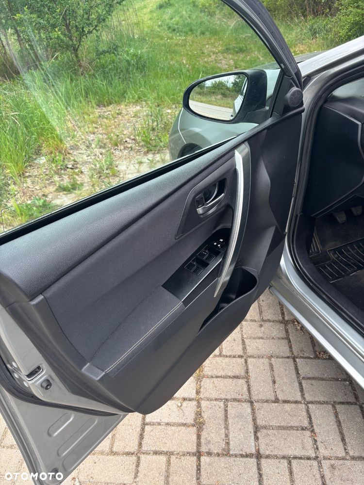 Toyota Auris 1.6 Premium Comfort - 8