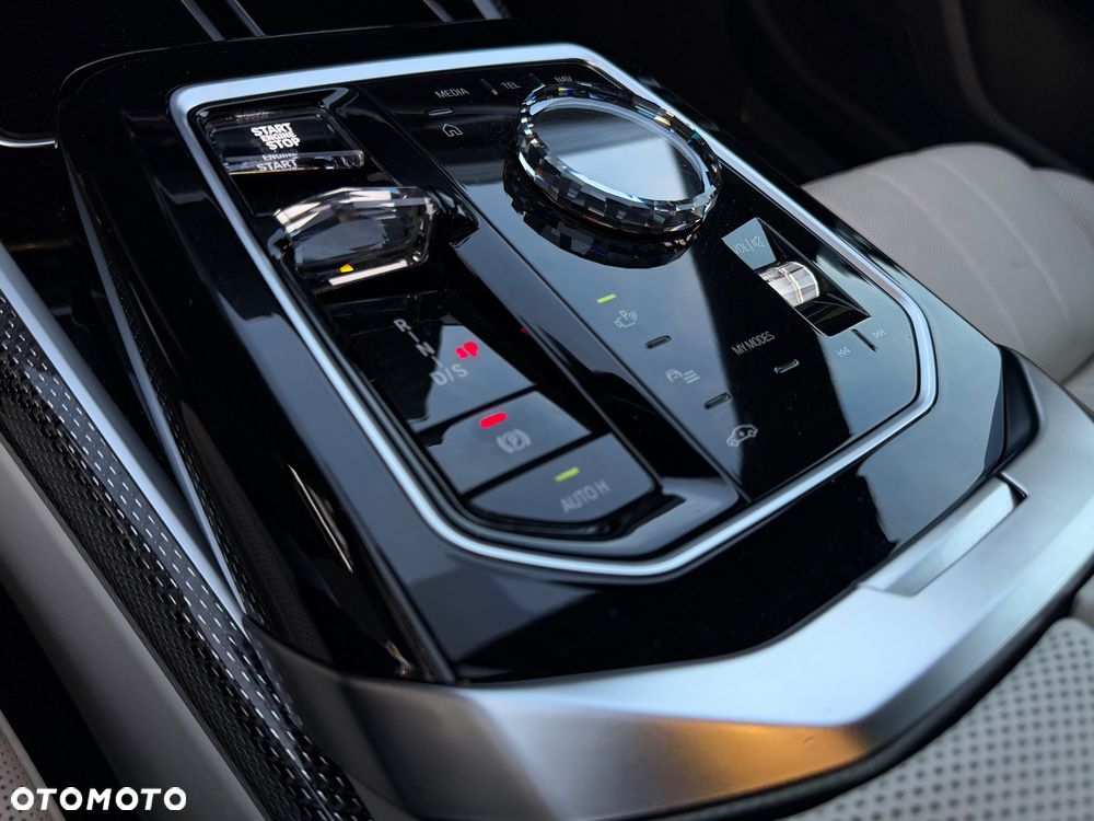 BMW Seria 7 740d xDrive - 16