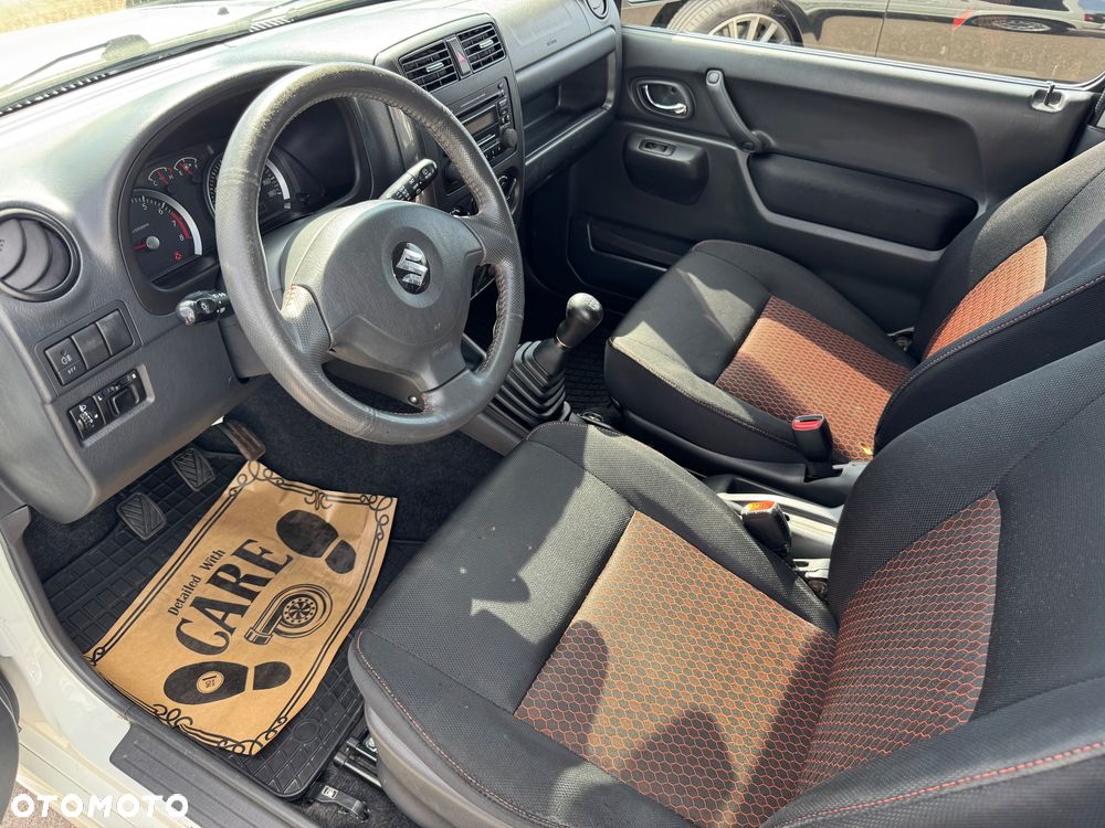 Suzuki Jimny Black&White - 23