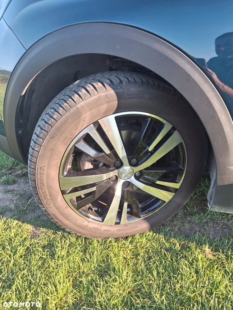 Peugeot 3008 1.5 BlueHDi Allure Pack S&S EAT8 - 17