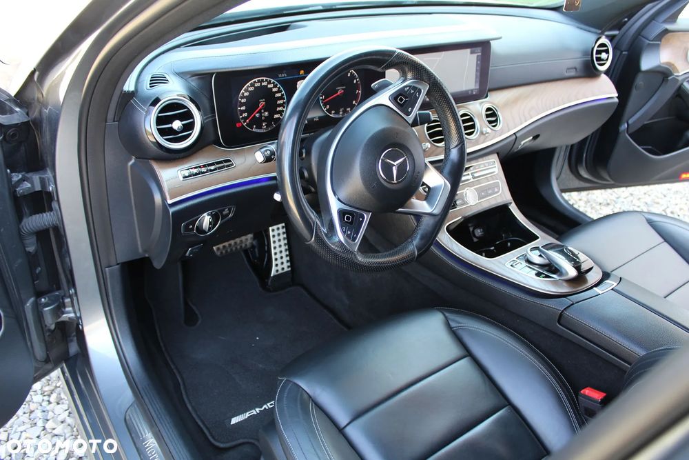 Mercedes-Benz Klasa E 400 4Matic 9G-TRONIC Exclusive - 19