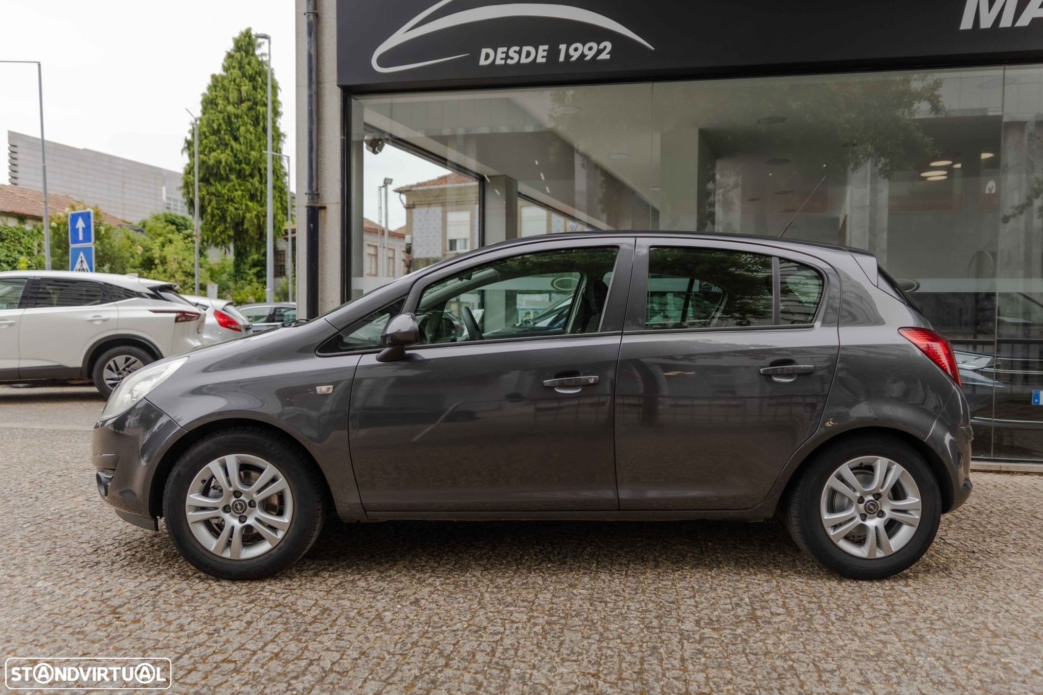 Opel Corsa 1.2 Enjoy - 2