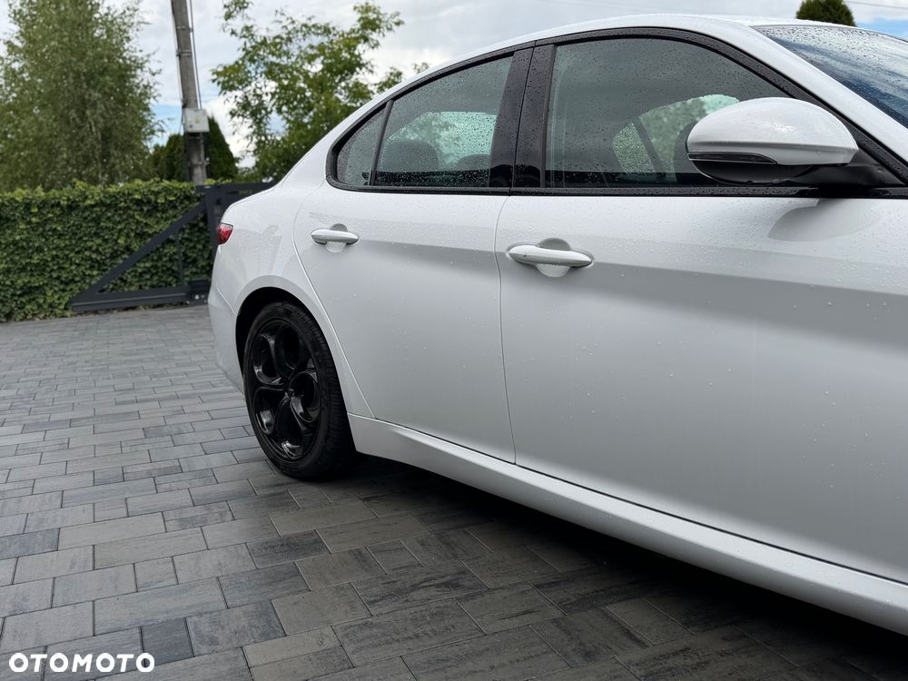 Alfa Romeo Giulia - 8