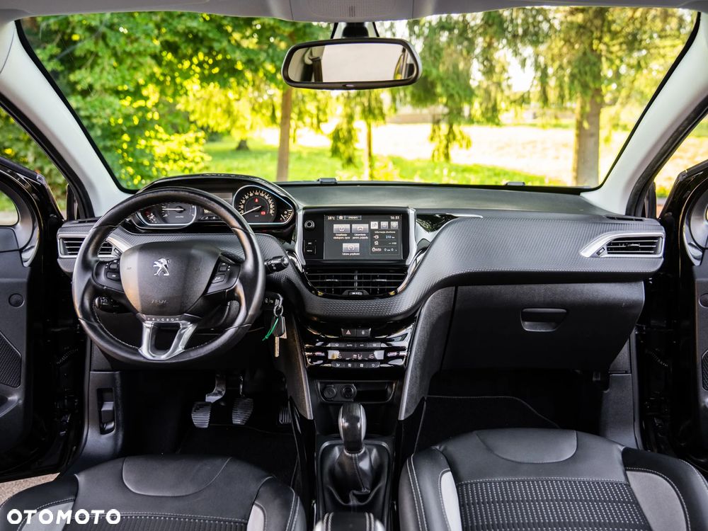 Peugeot 2008 1.2 Pure Tech Allure S&S - 31
