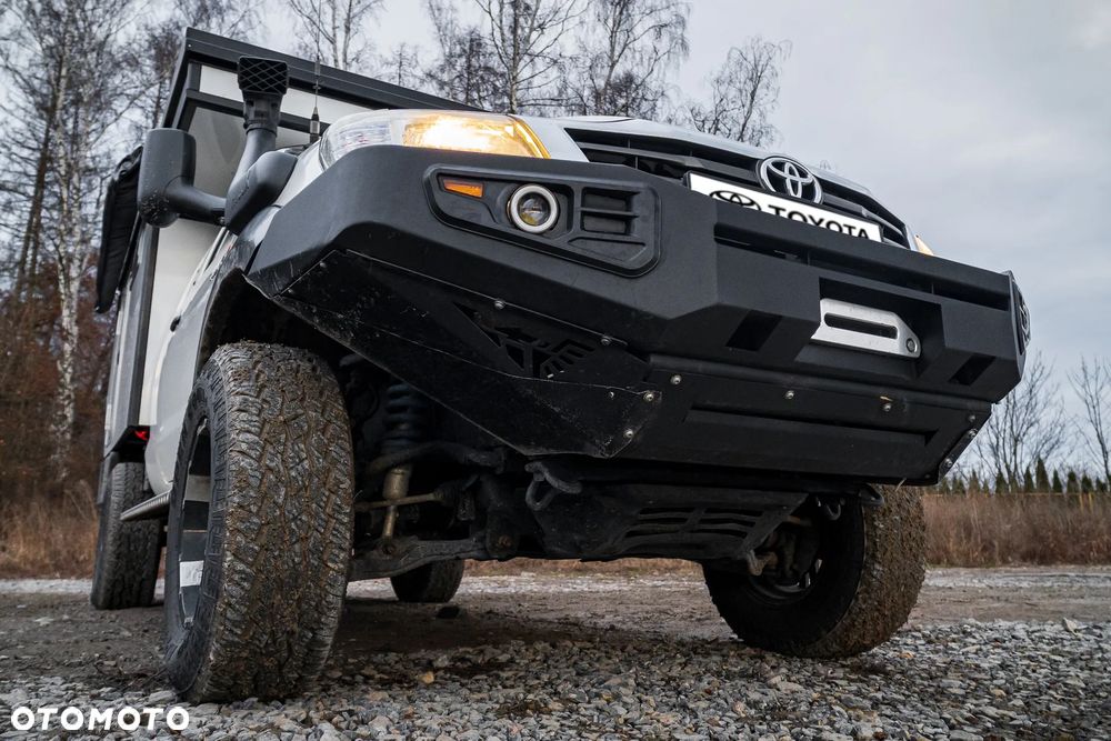 Toyota Hilux 4x4 Extra Cab - 20