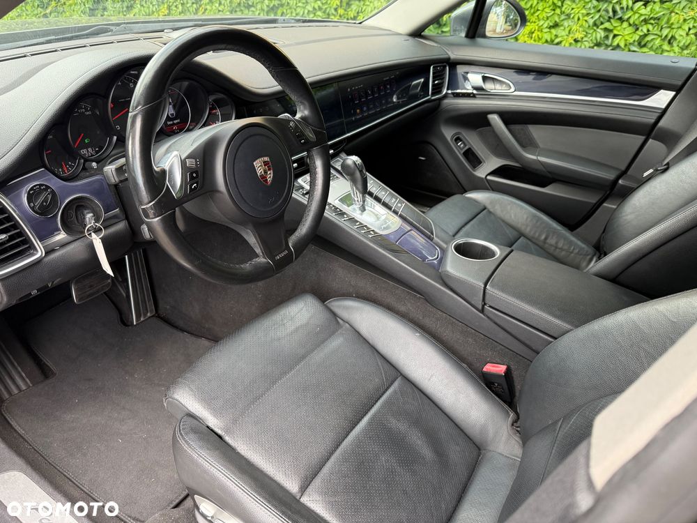 Porsche Panamera - 12
