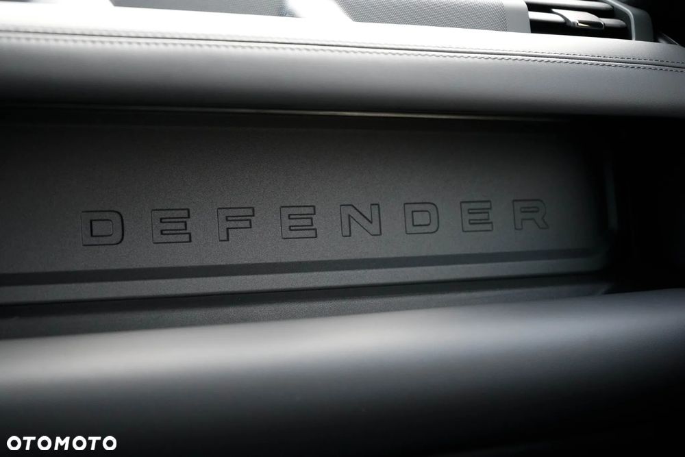 Land Rover Defender 4.4 P540 V8 Octa Black - 24