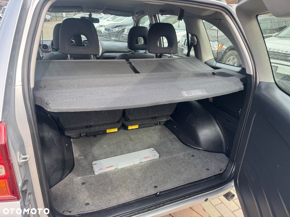 Toyota RAV4 D-4D 4x4 - 12