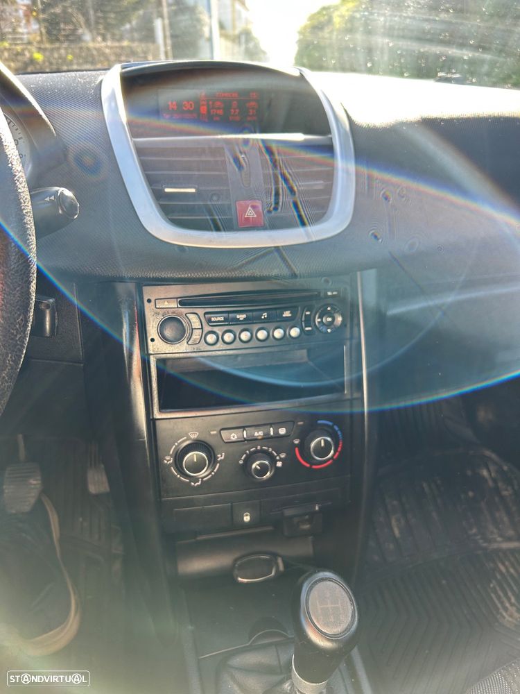 Peugeot 207 1.4 16V SE Millesim 200 Anos - 10