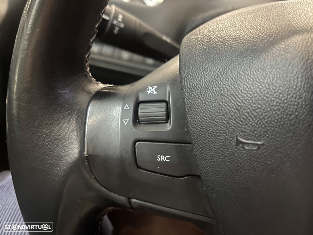 Peugeot 2008 1.2 VTi Allure - 23