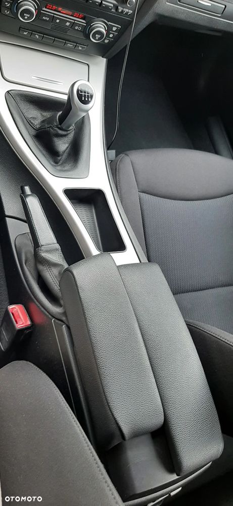 BMW Seria 3 318i Edition Exclusive - 17