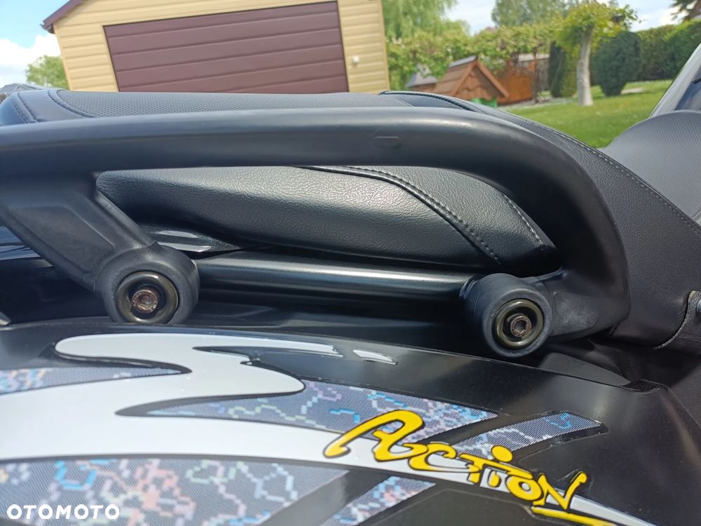 Can-Am Spyder - 30
