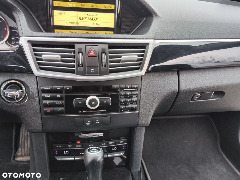 Mercedes-Benz Klasa E 200 CDI DPF BlueEFFICIENCY Automatik Avantgarde - 25