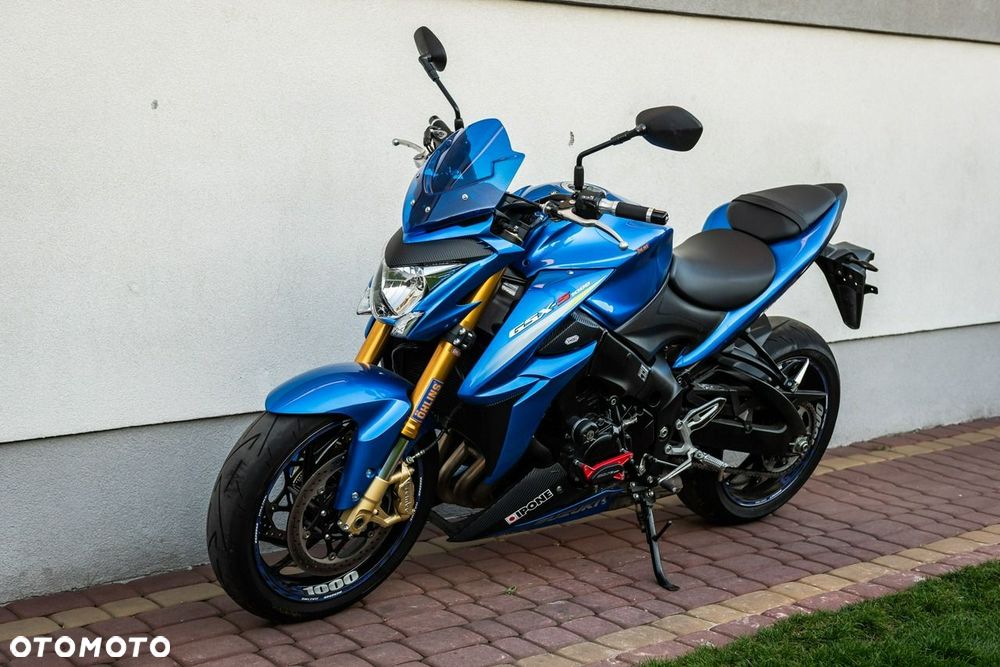 Suzuki GSX - 6