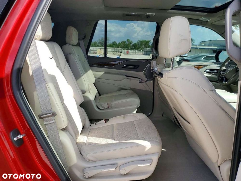 Cadillac Escalade - 11