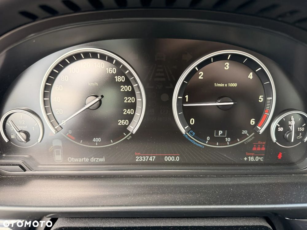BMW Seria 5 520d xDrive - 24