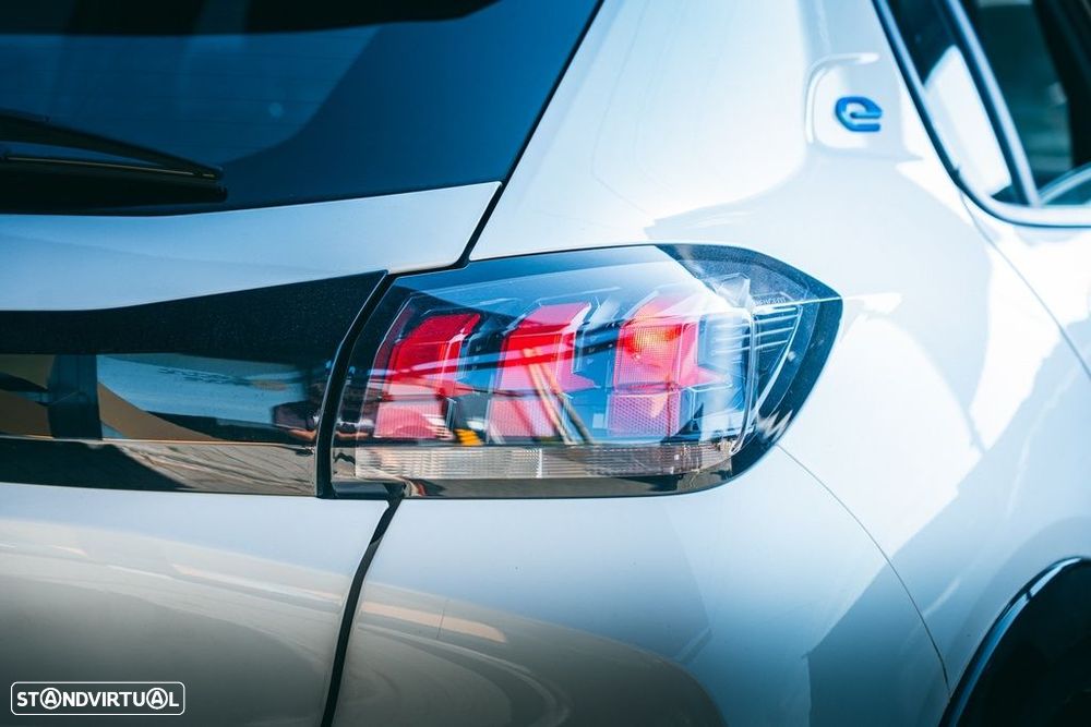 Peugeot e-208 Active - 10
