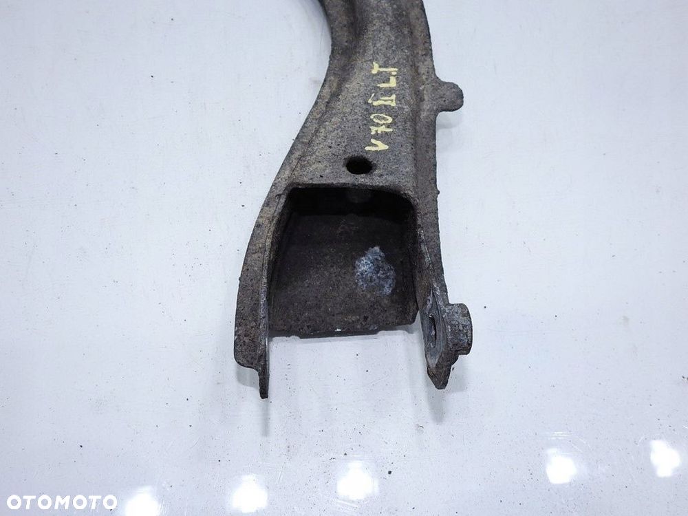 WAHACZ LEWY TYŁ VOLVO V70 II - 7