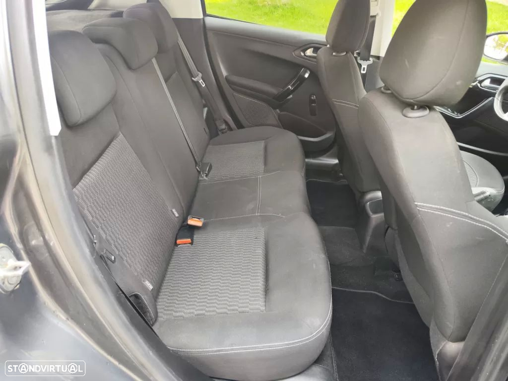 Peugeot 208 1.2 PureTech Style - 18