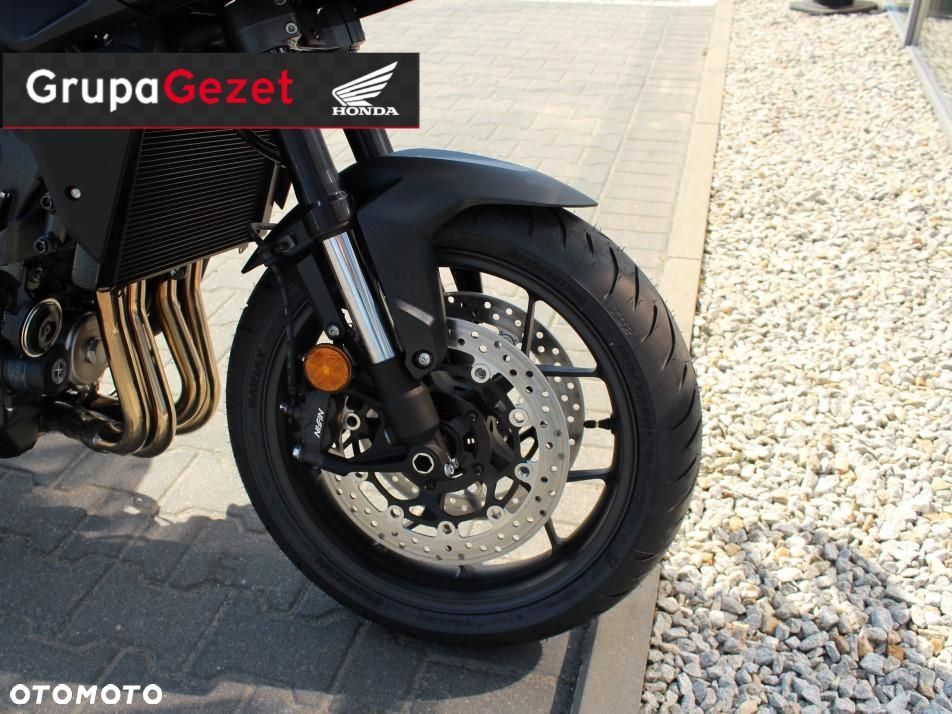 Honda CB - 12