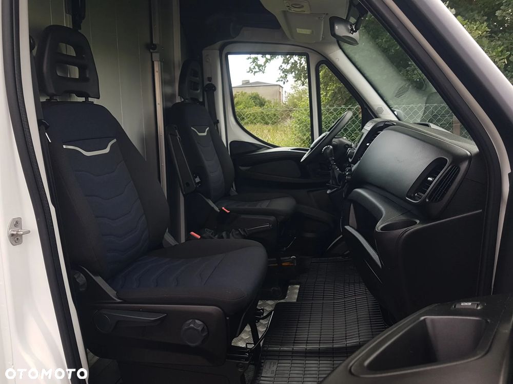 Iveco DAILY SKLEP FOODTRUCK BAR KONTENER NISKOPODŁOGOWY 4,44x2,23x2,42 KLIMA 35S14 DMC 3500KG - 9