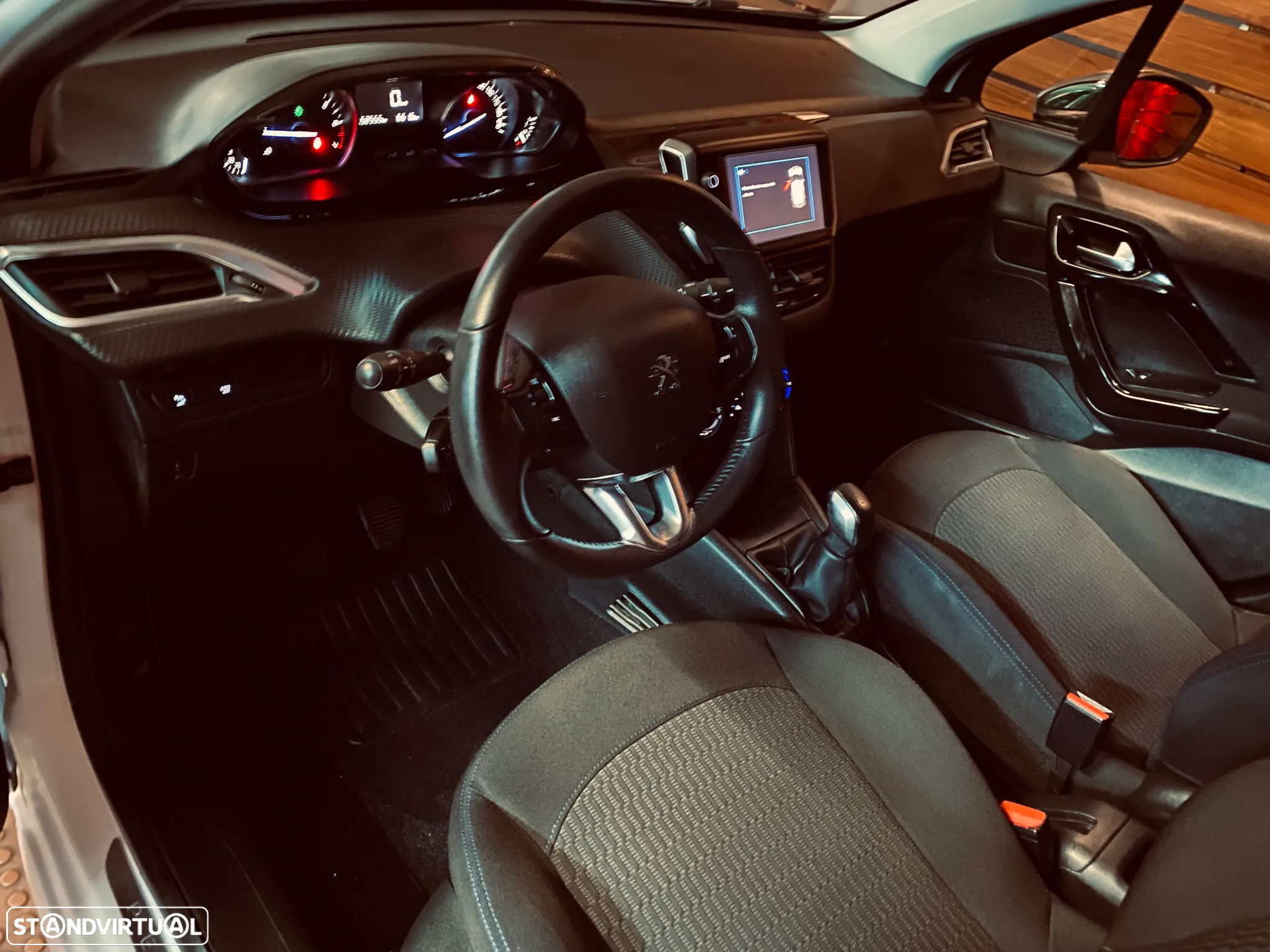 Peugeot 208 1.2 PureTech Signature - 6