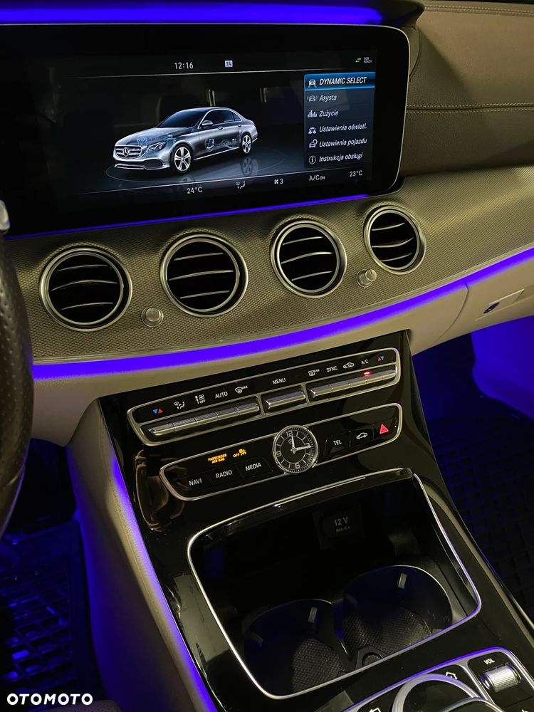 Mercedes-Benz Klasa E 200 4-Matic 9G-TRONIC - 2